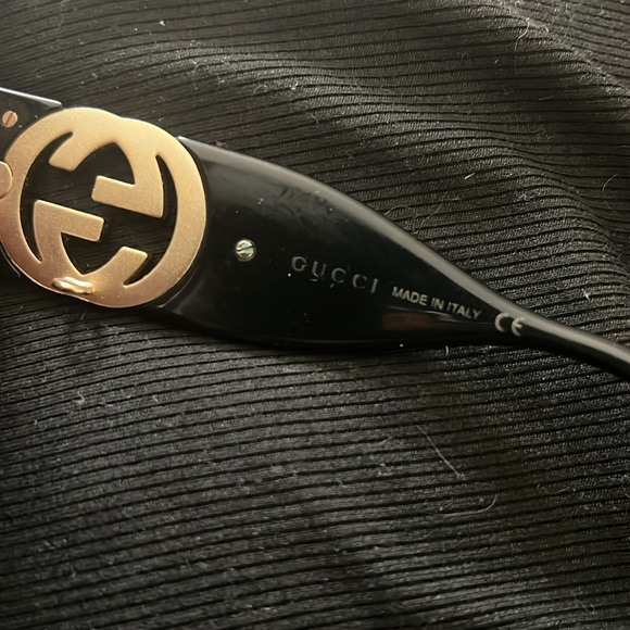 Pair of Gucci Sunglasses. Originally bought without the chain. - Picture 6 of 7